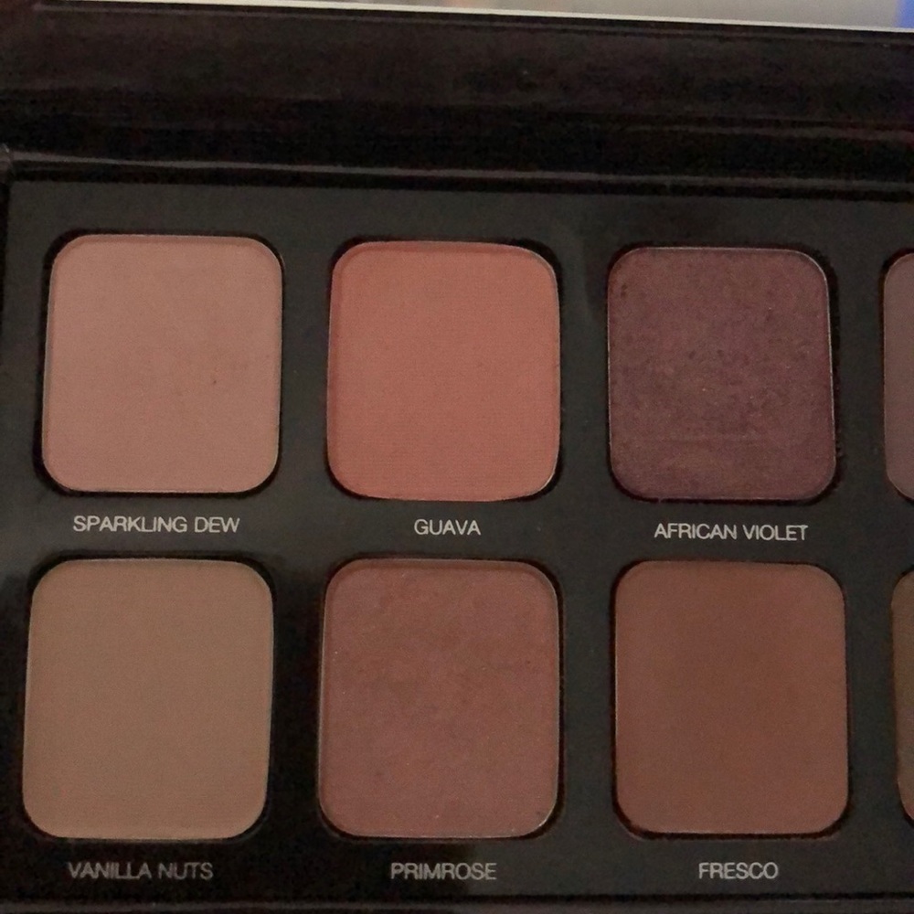 Eyeshadow palette - Picture 2 of 5